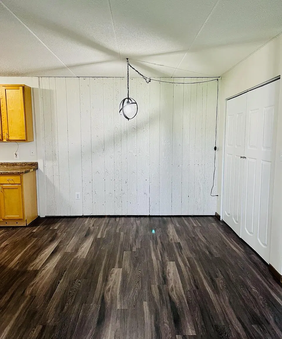2 bed, 1.5 bath, 940 sqft, $1,565 — Photo 2