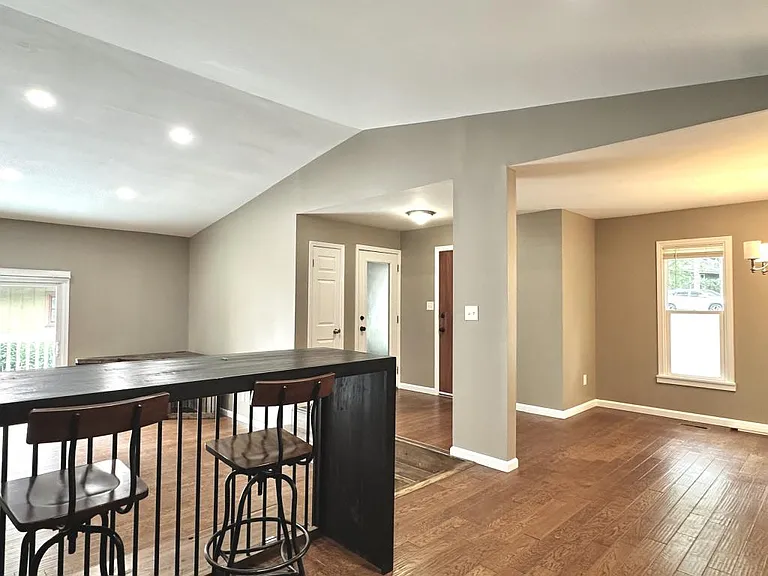 5591 Bellflower St — Photo 8