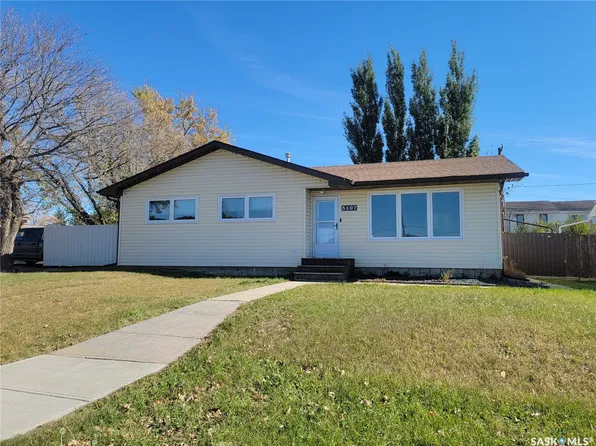 5107 Leader Street, Macklin, SK S0L 2C0