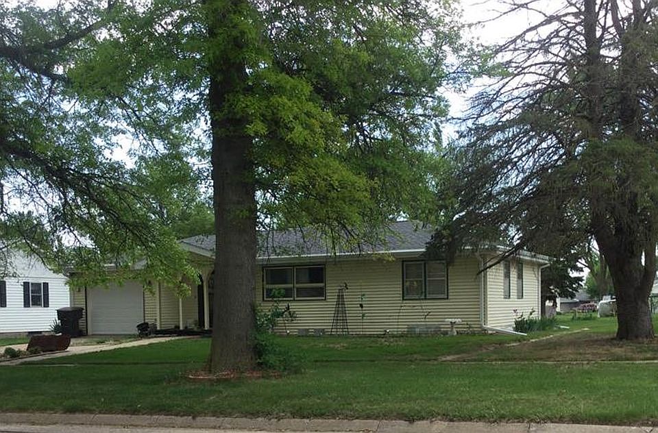 2nd image of 905 W Lancaster St