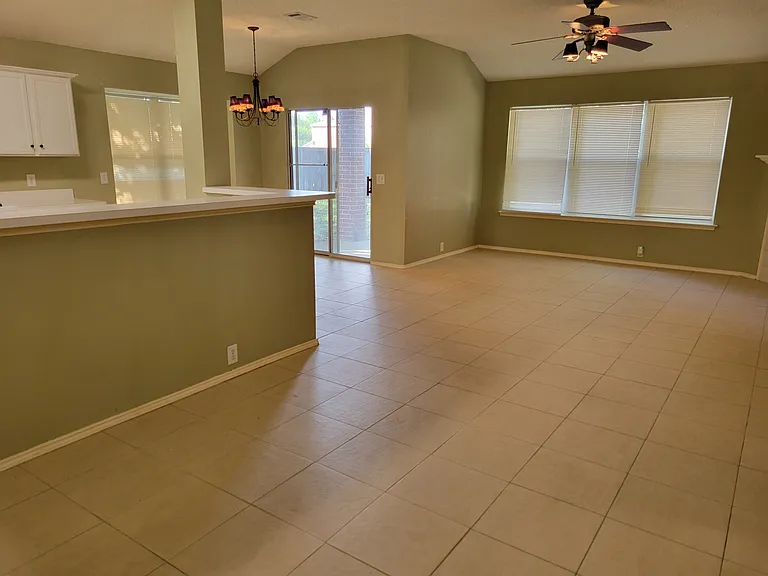 223 Baylor Dr — Photo 3