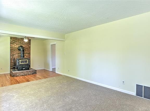 4th image of 16 Cozy Acres Ln
