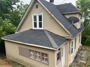 125 Elm St, Savanna, IL 61074