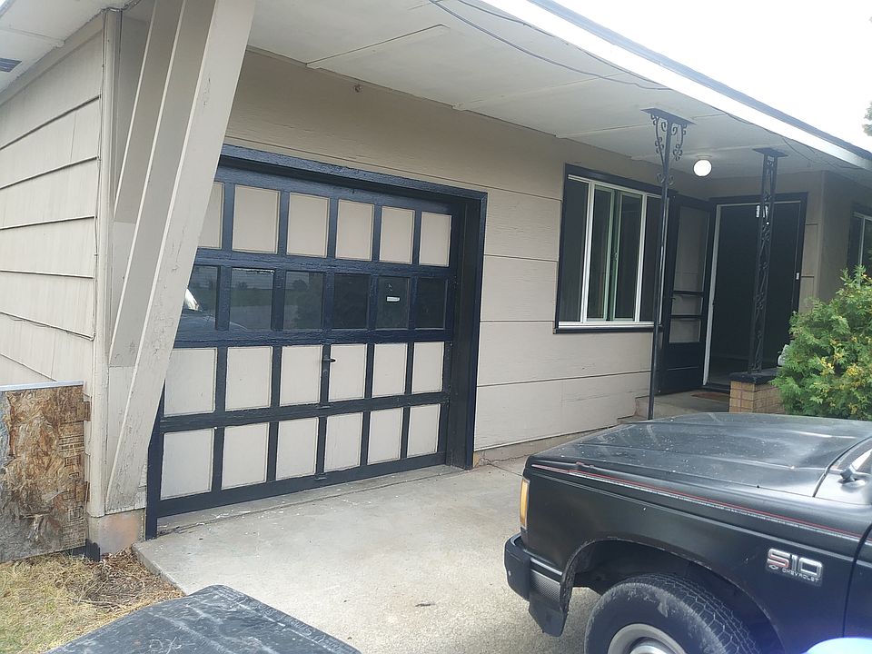2nd image of 2110 N Vista Rd