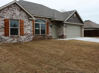 571 Riley Ln, Springdale, AR 72764