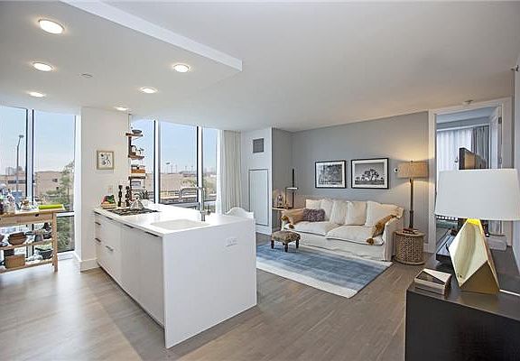 2nd image of 5-19 Borden Ave #1H