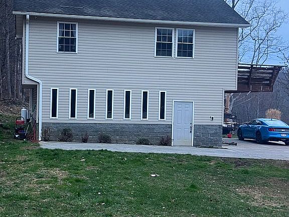 2nd image of 1124 Oakdale Rd