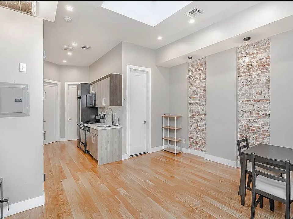 1st image of 304 Linden St APT 1