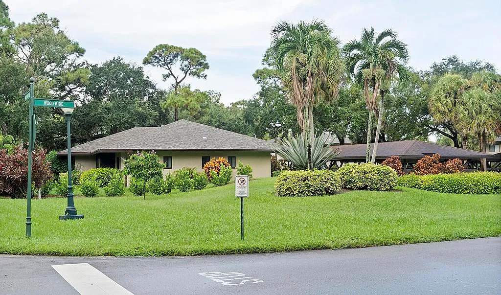2 bed, 2.0 bath, 1137 sqft, $2,200 — Photo 2