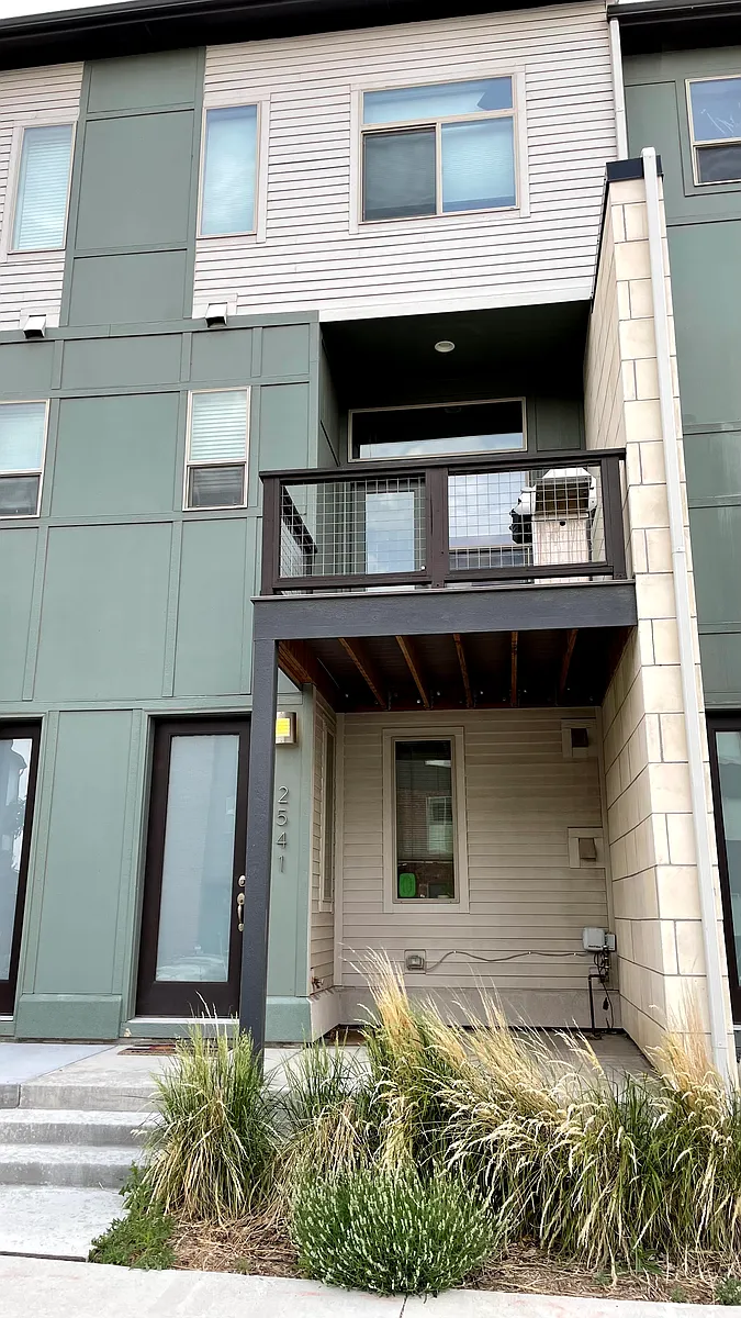 Building Photo - 2541 Moline St