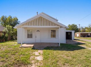 921 N 6th St, Sayre, OK 73662