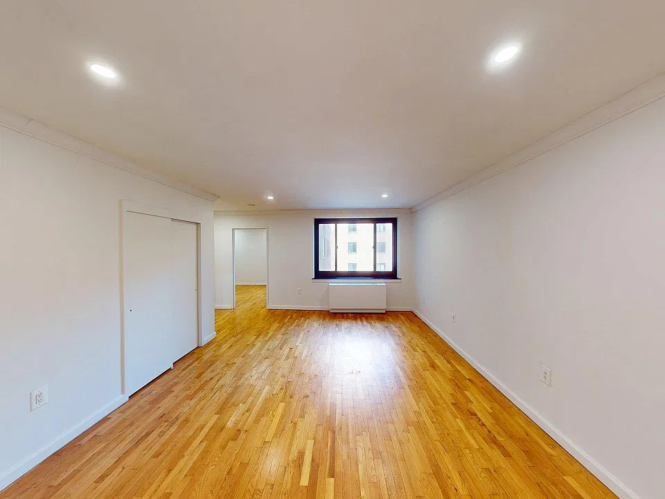 284 Mott St #5R