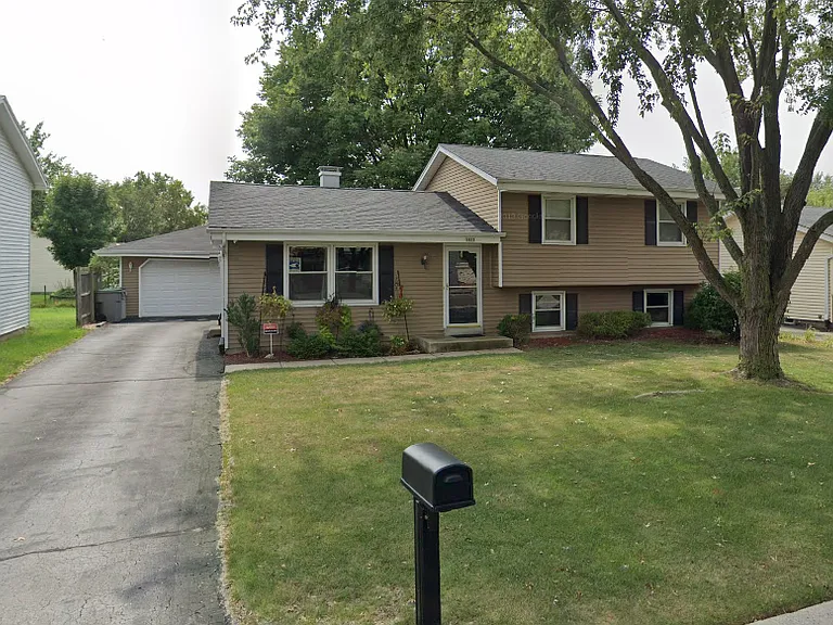 5829 W Helena St — Photo 1