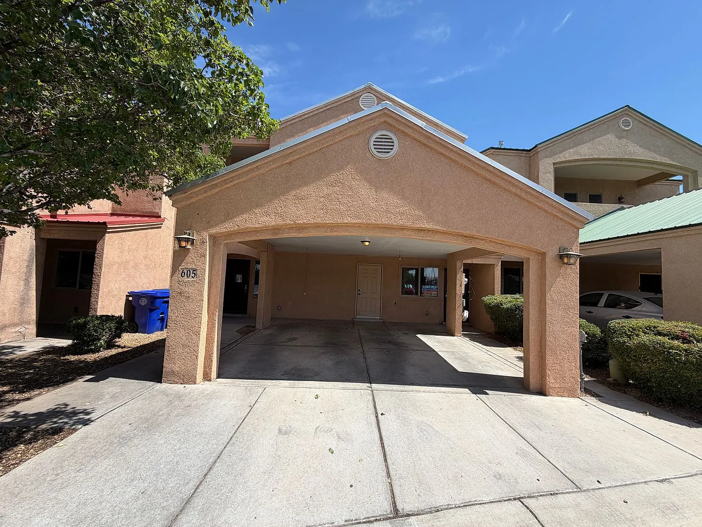 3 Bedroom Town Home Available Near 4th Street SW & Bridge Blvd SW! — Photo 1