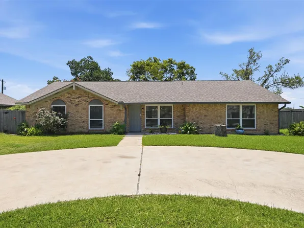 2210 Quail Hollow Dr, Bryan, TX 77802