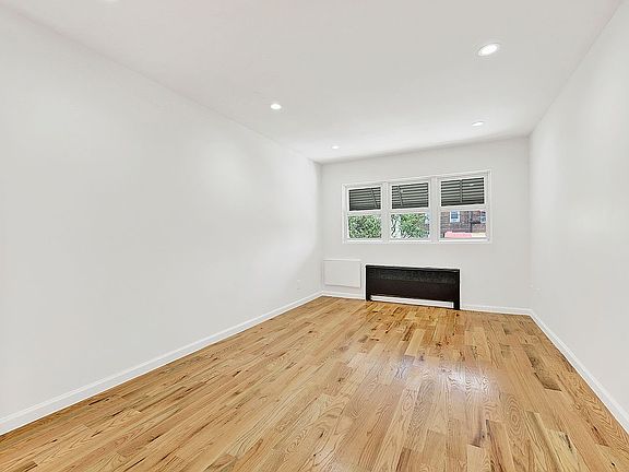 3rd image of 1014 E 213th St