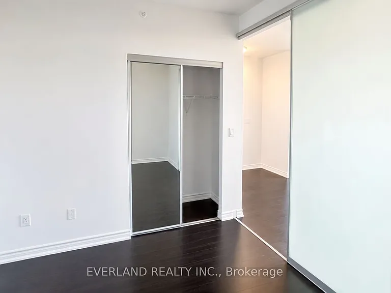 386 Yonge St #4204 — Photo 3