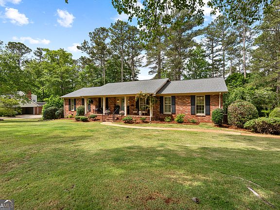 3rd image of 733 Azalea Dr