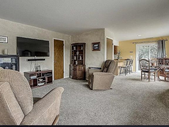 5th image of 2695 Woodridge Ct