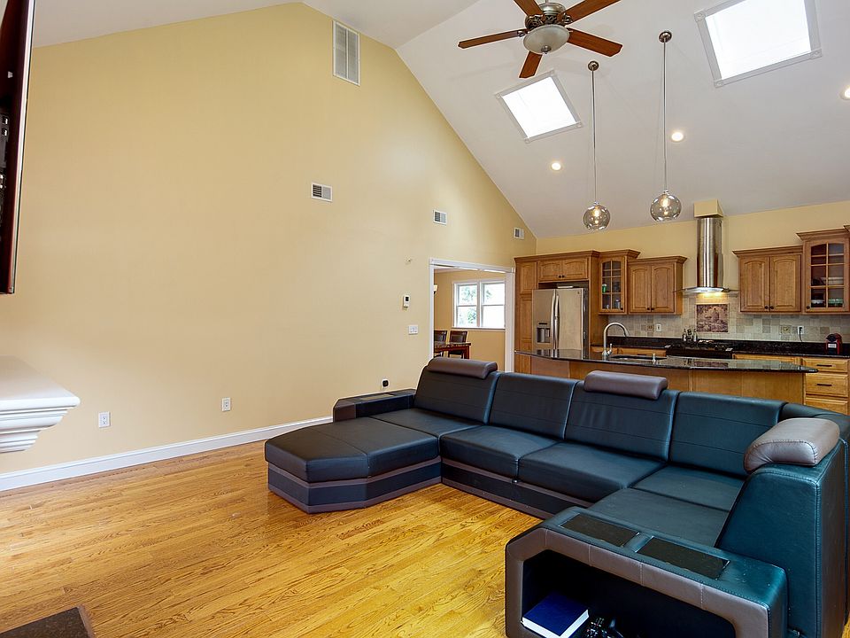 1st image of 316 Bloomfield Ave