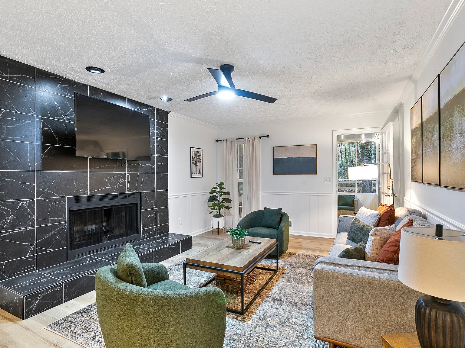 4 bed, 2.5 bath, 2192 sqft, $7,700 — Photo 3