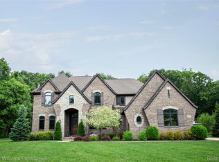8135 Pine Knob Meadows Dr, Clarkston, MI 48348