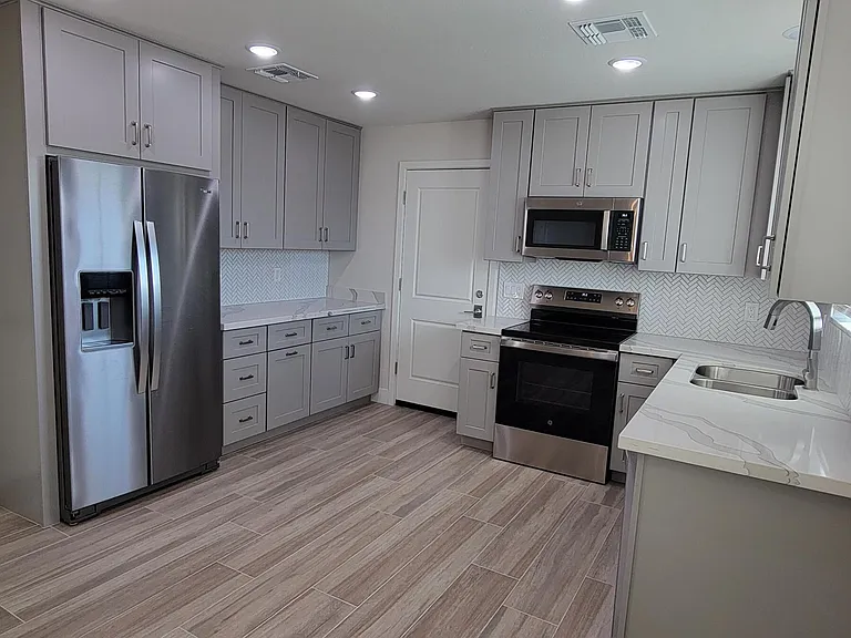 1107 N Wedgewood Dr — Photo 3