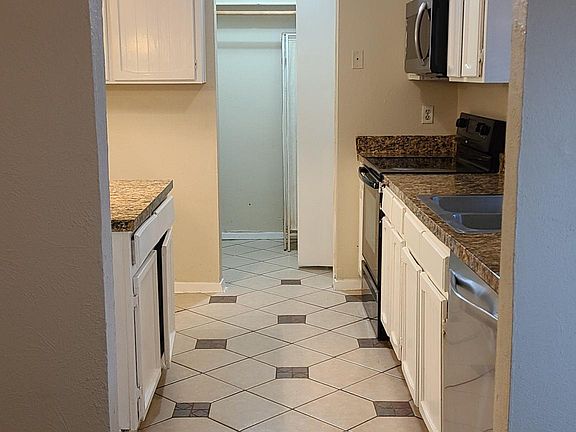 4th image of 1632 Nueces Dr