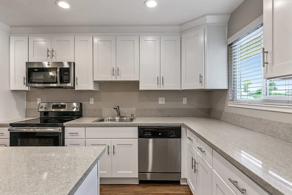 Pentagon Apartments — Photo 2