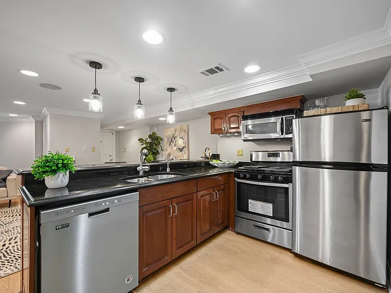 1832 Calvert St NW #1 — Photo 7