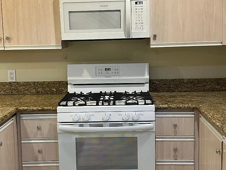 856 W Beach Ave #20 — Photo 6
