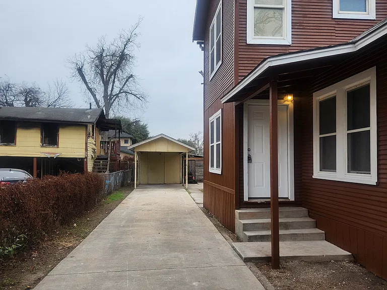 334 Barrett Pl — Photo 10