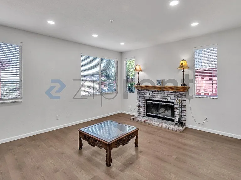 1001 Sandhurst Dr — Photo 22