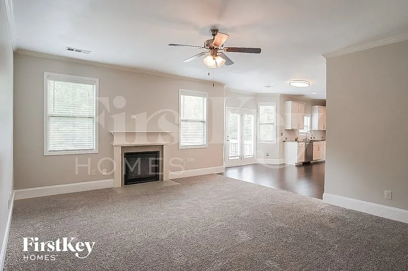 4 bed, 2.5 bath, 2862 sqft, $3,745 — Photo 3