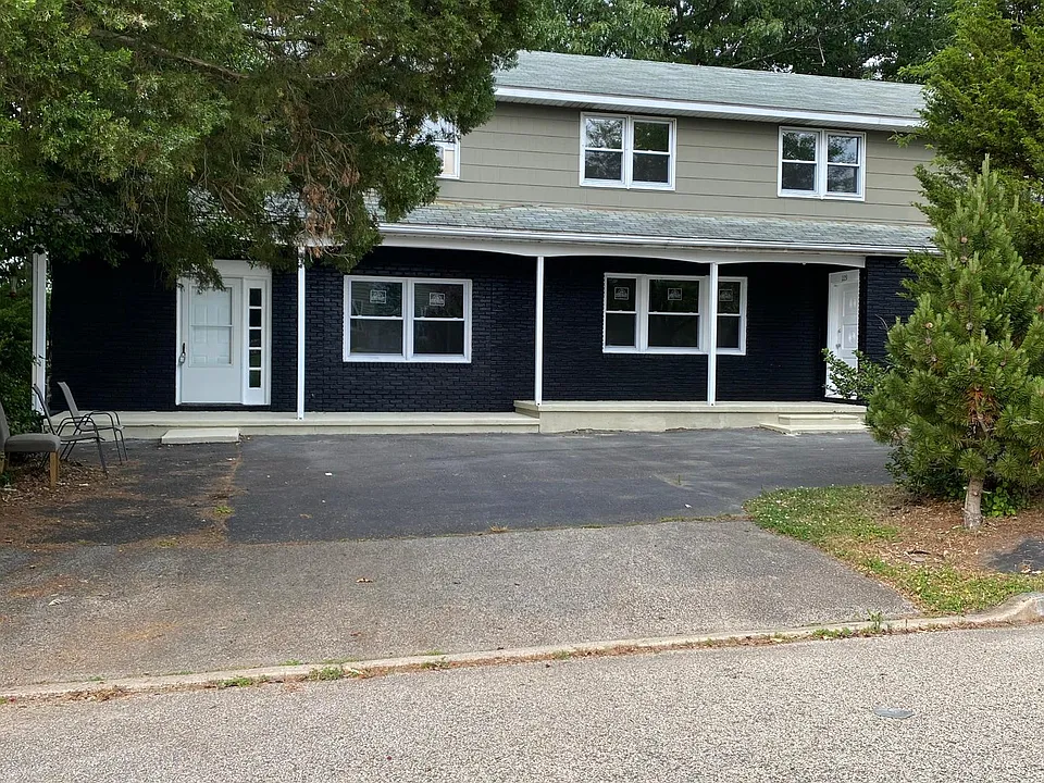 229 Maple Ave #D