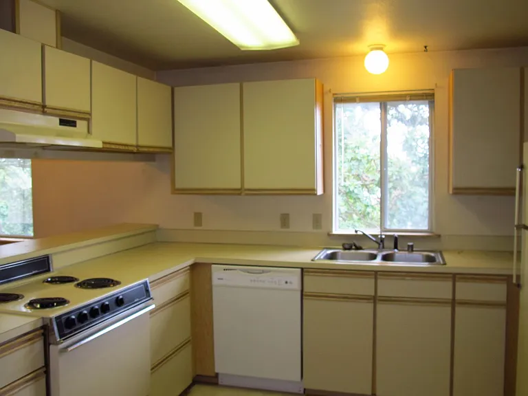 950 SE Ireland St — Photo 17