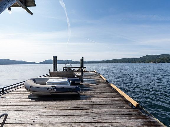 3rd image of 5957 Sooke Rd