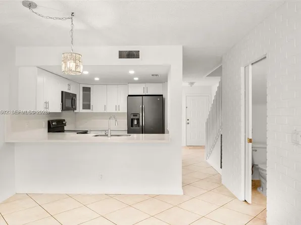 7041 SW 42nd Pl, Davie, FL 33314