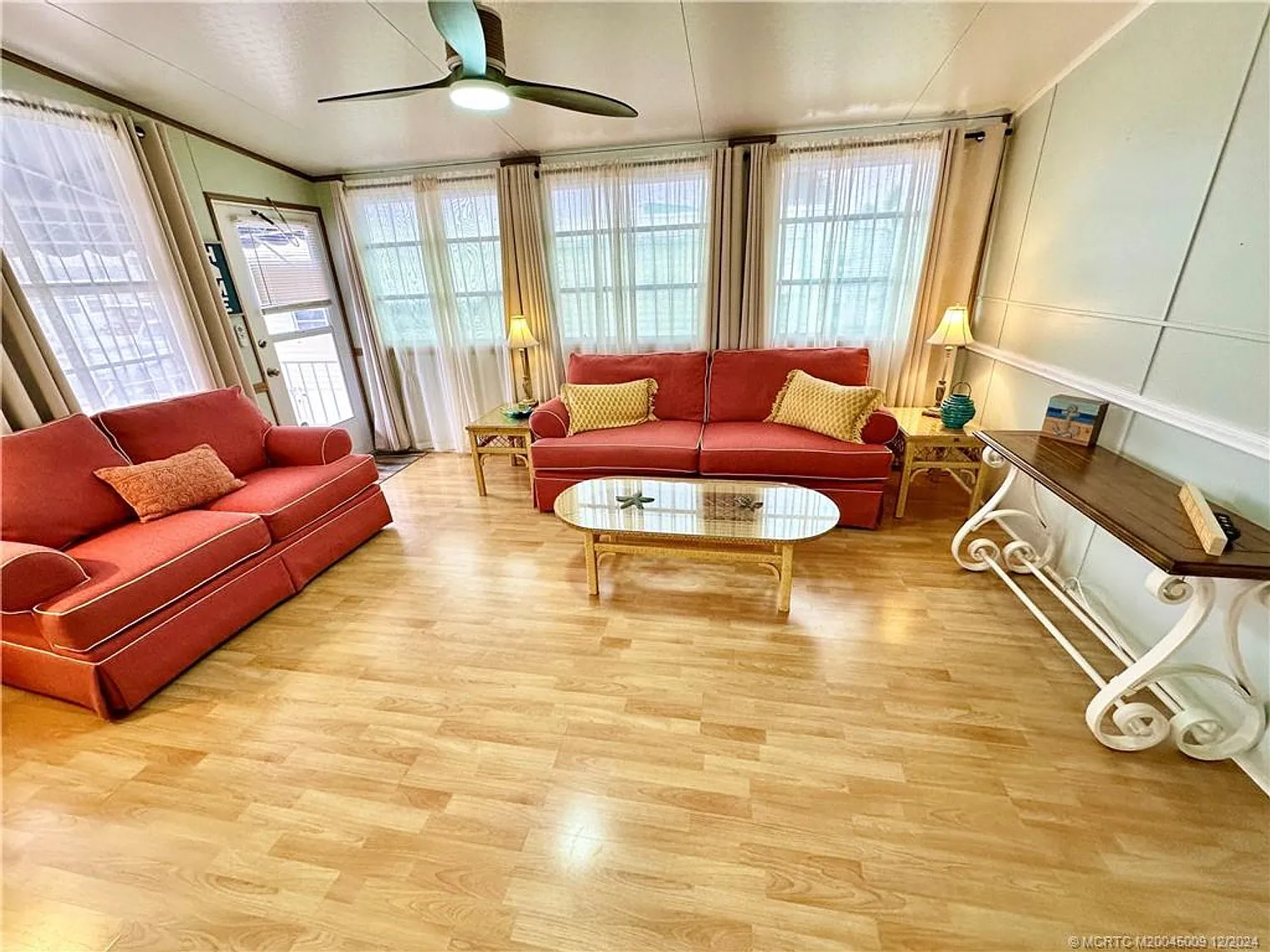 2 bed, 1.0 bath, $4,238 — Photo 2