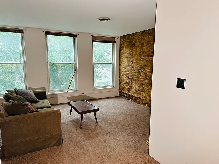 152 E State St — Photo 3