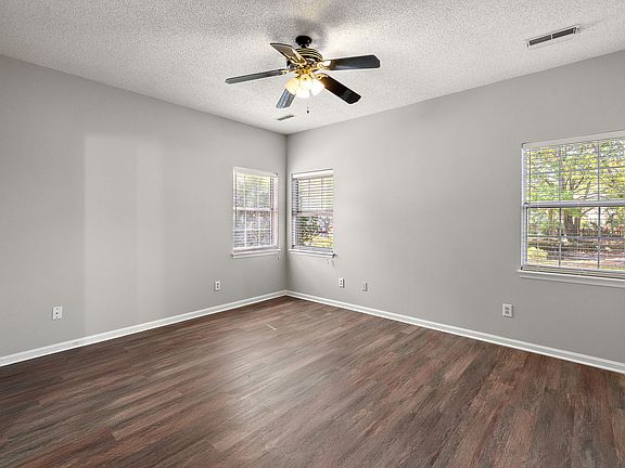 4th image of 1971 Oak Tree Ln
