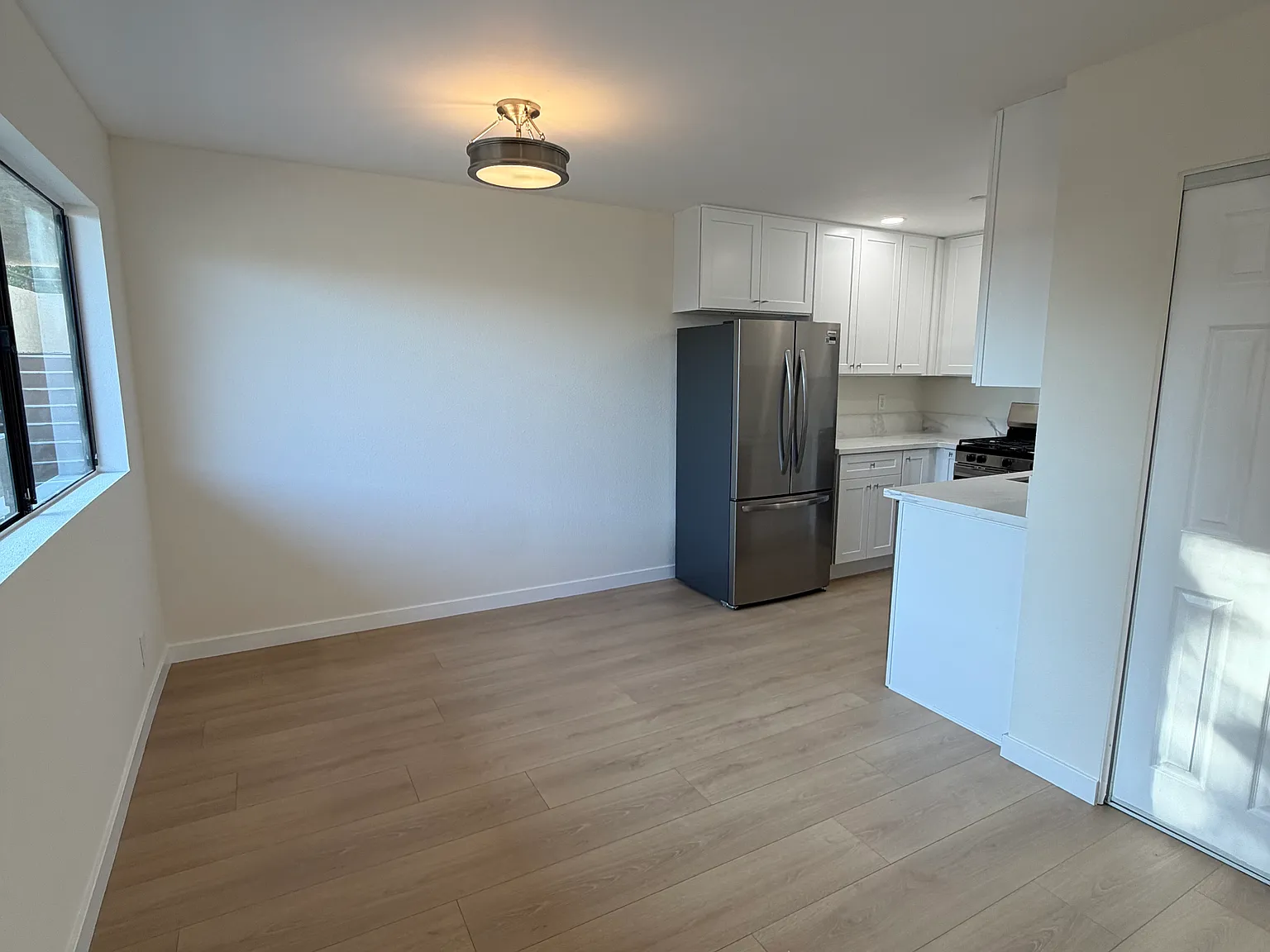 2 bed, 1000 sqft, $2,895 — Photo 3