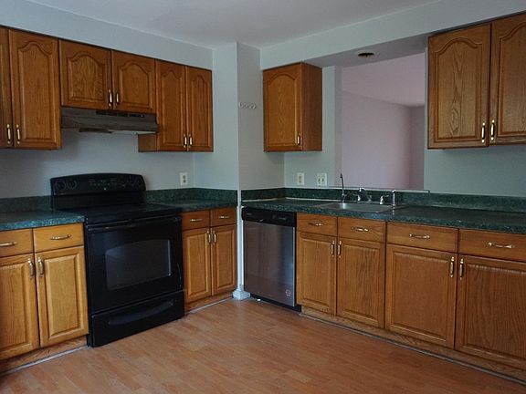 5th image of 19 Shady Spring Pl