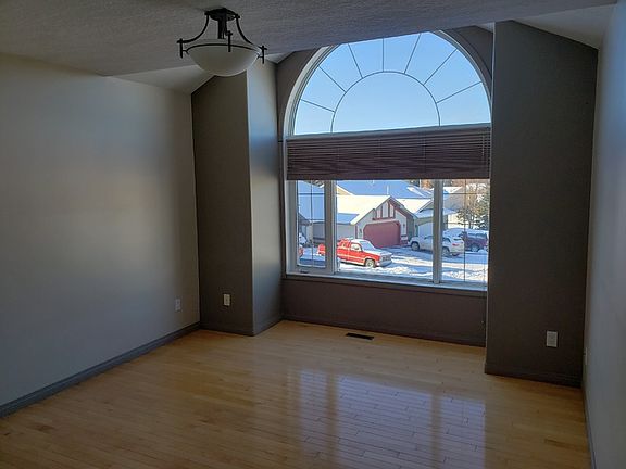 4th image of 113 N Parker Pl