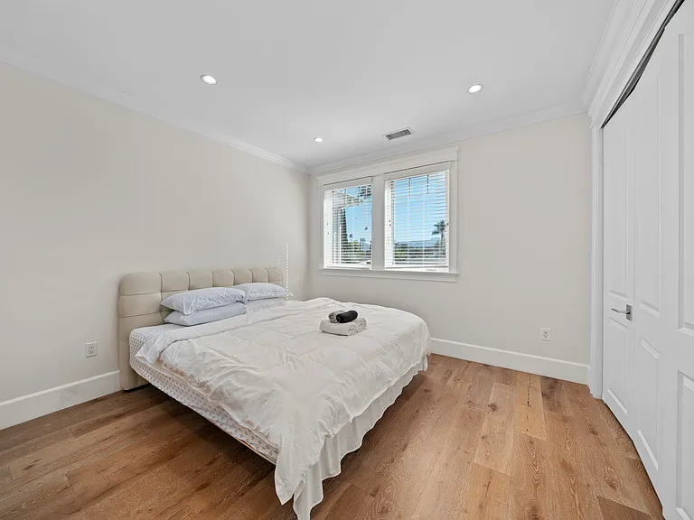 12439 Kling St — Photo 23