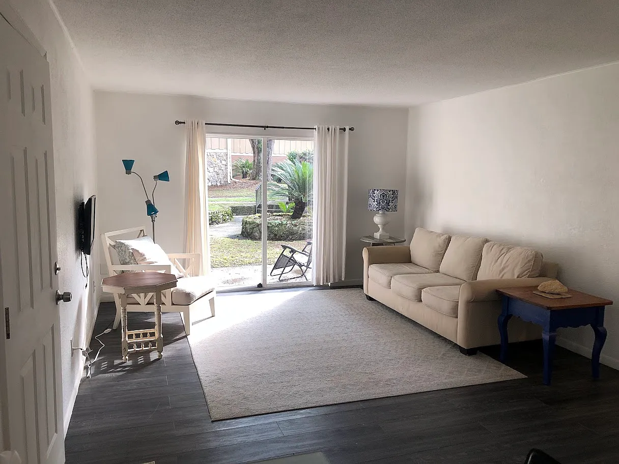 2 bed, 900 sqft, $1,600 — Photo 3