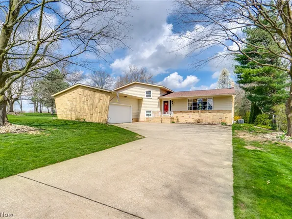 2475 Beechmoor Dr NW, North Canton, OH 44720