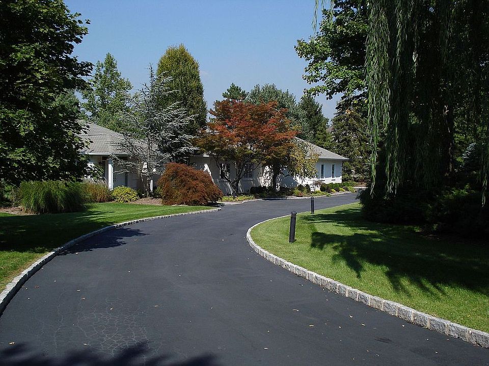 Sprawling Ranch  1.4 Acres