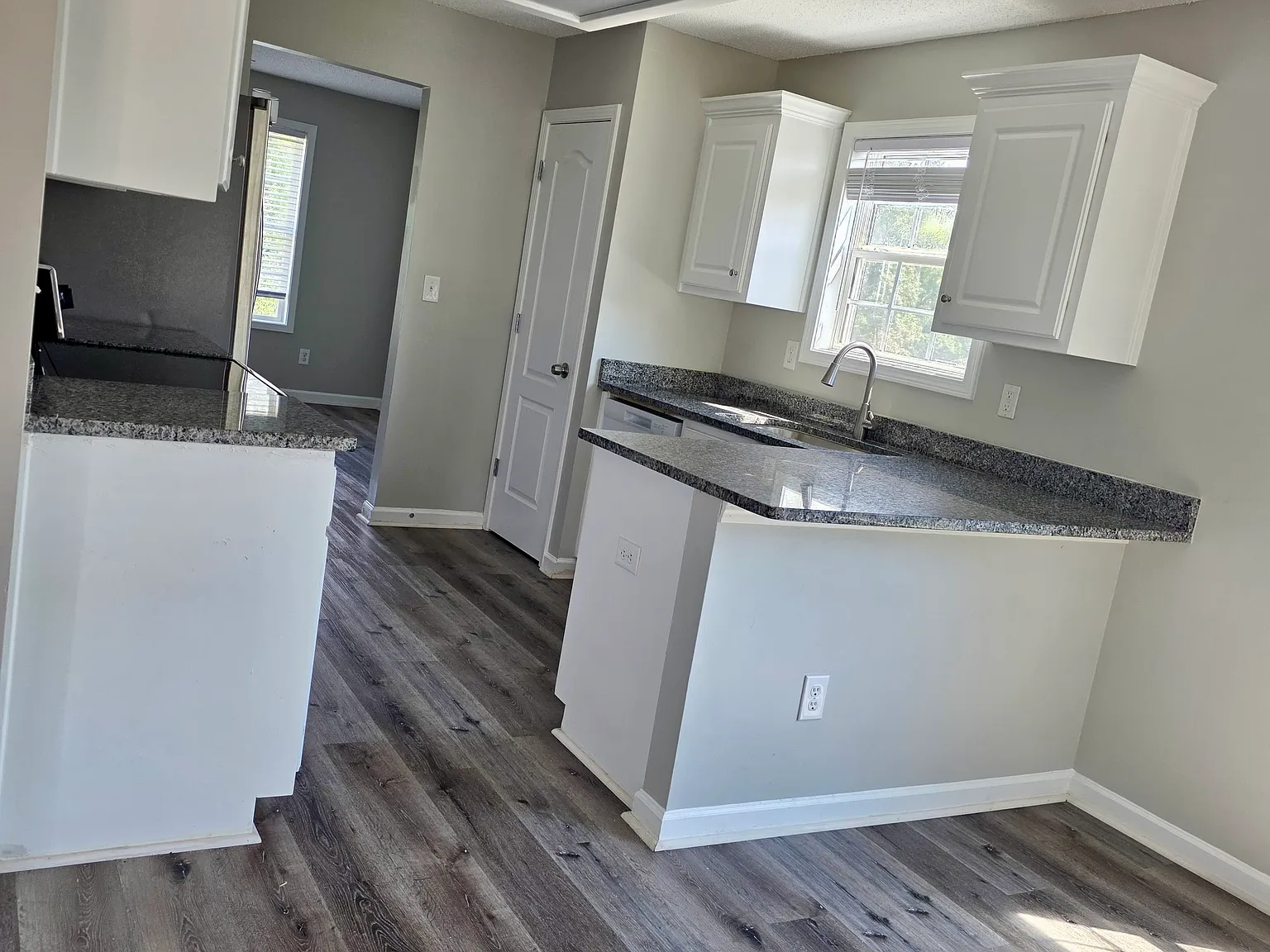 3 bed, 2138 sqft, $1,800 — Photo 2