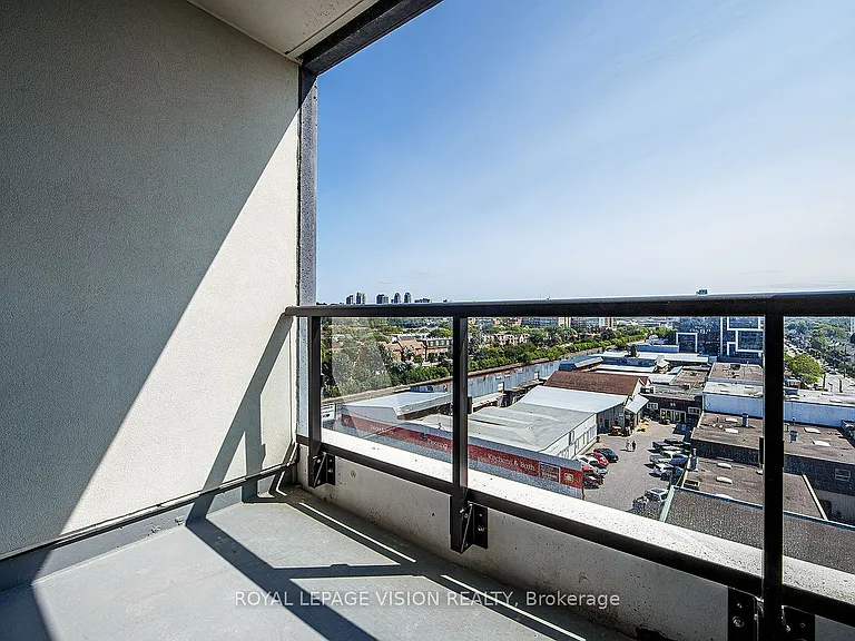 858 Dupont St #728 — Photo 24